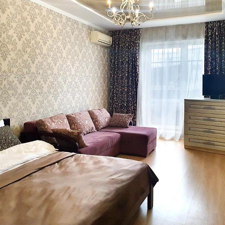 Lux Apartament Dacha Kharkiv Bagian luar foto