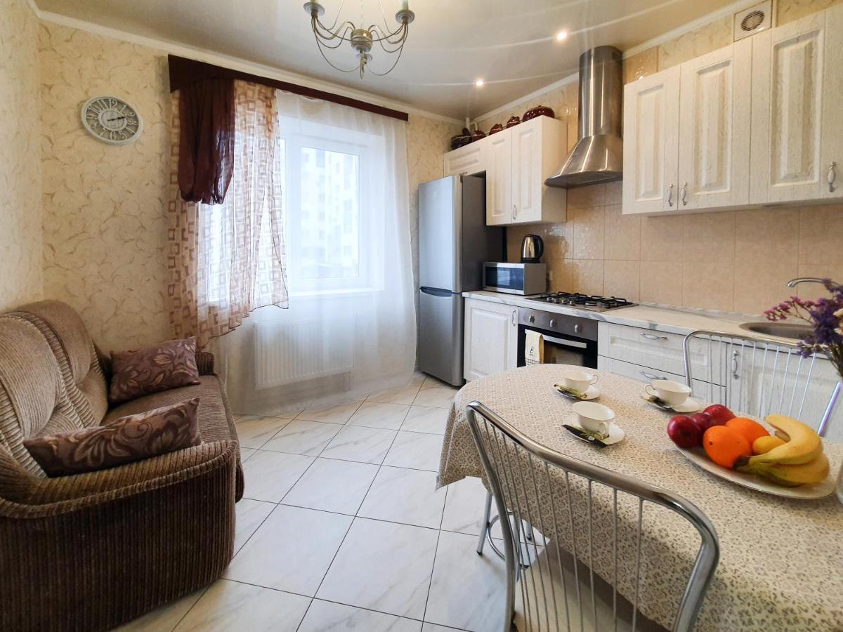 Lux Apartament Dacha Kharkiv Bagian luar foto