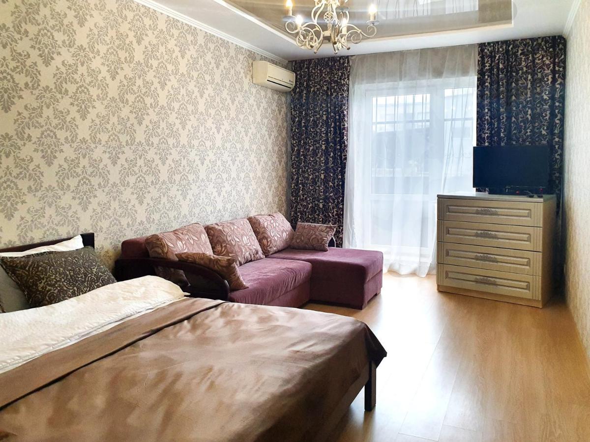 Lux Apartament Dacha Kharkiv Bagian luar foto