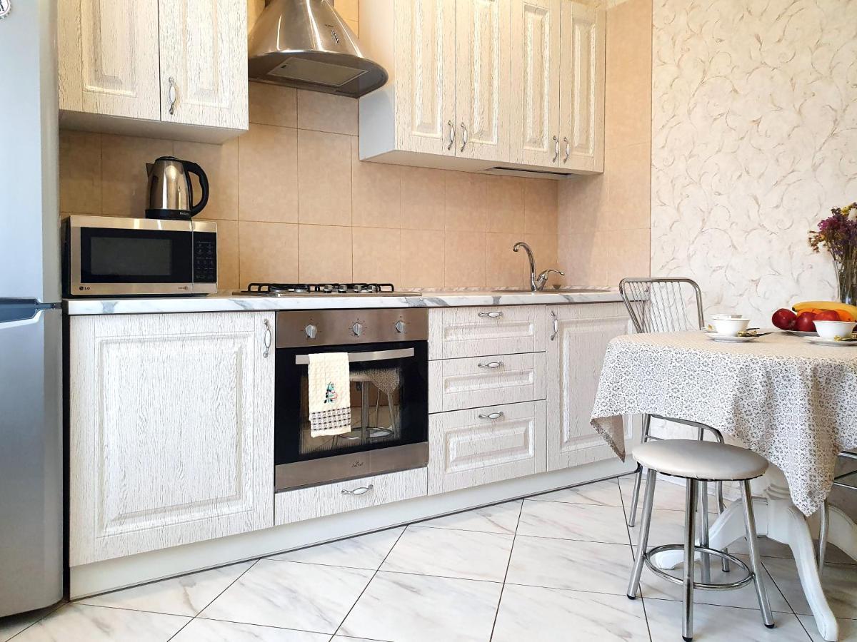 Lux Apartament Dacha Kharkiv Bagian luar foto