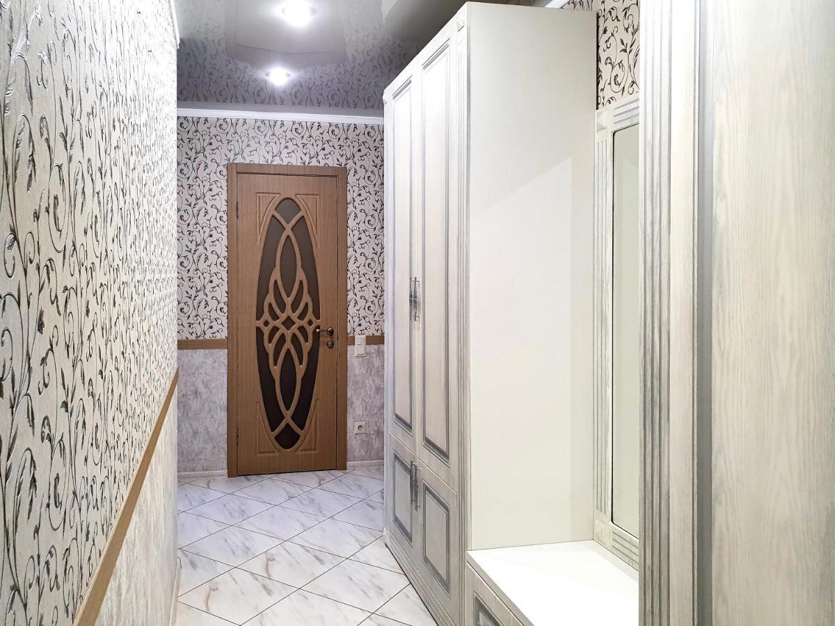 Lux Apartament Dacha Kharkiv Bagian luar foto